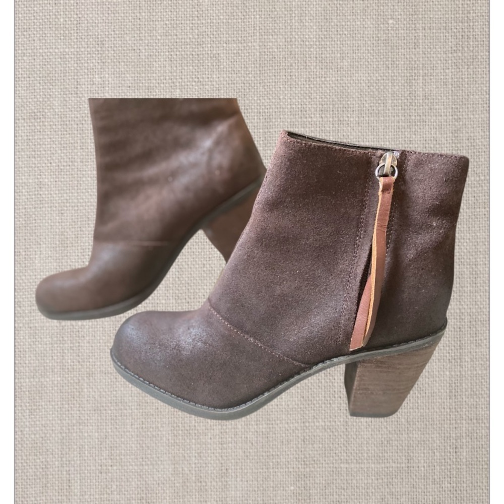 Women’s Dolce Vita Heeled Ankle Boots, zip up, Suede, size 8.5, dark brown